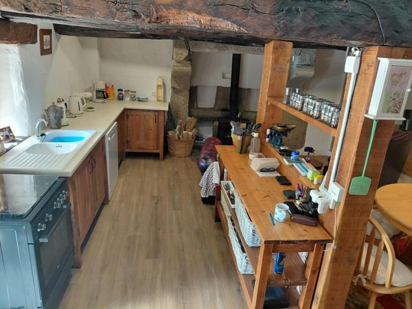 Ancien prsbytère dans la campagne de Kergrist Moelou à 167 000 €