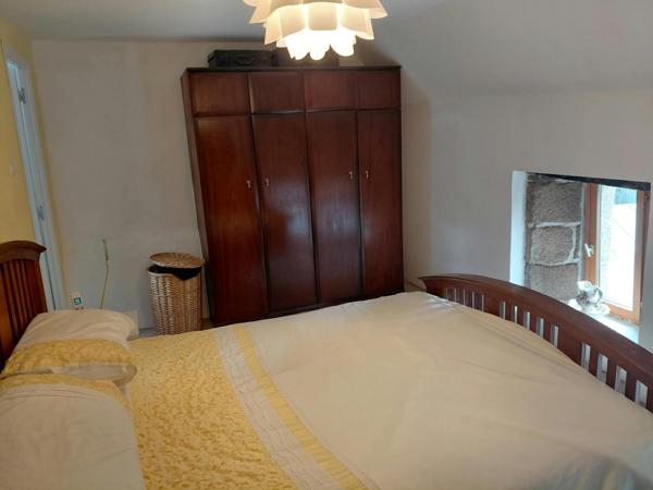 Ancien prsbytère dans la campagne de Kergrist Moelou à 167 000 €