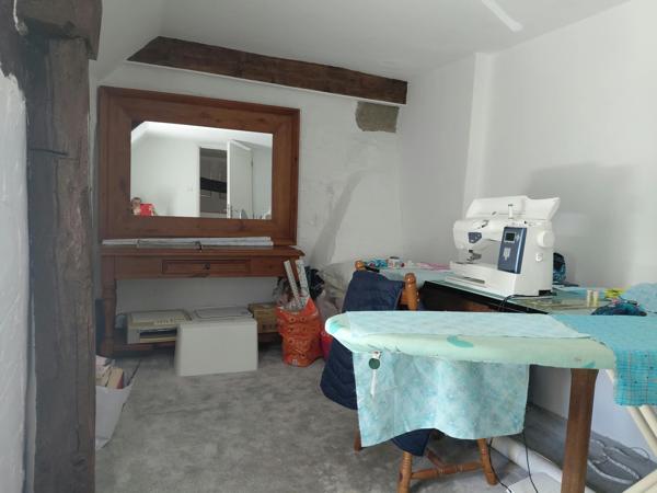 Ancien prsbytère dans la campagne de Kergrist Moelou à 167 000 €