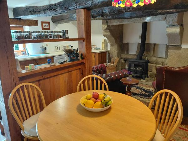 Ancien prsbytère dans la campagne de Kergrist Moelou à 167 000 €