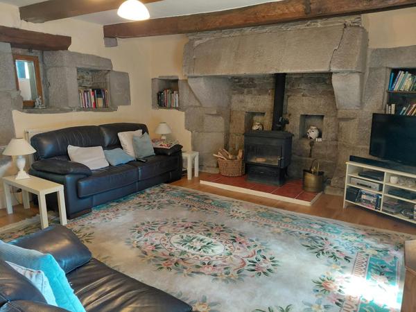 Ancien prsbytère dans la campagne de Kergrist Moelou à 167 000 €