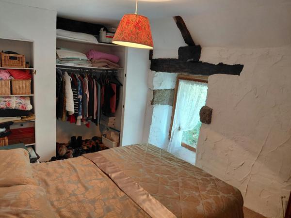 Ancien prsbytère dans la campagne de Kergrist Moelou à 167 000 €
