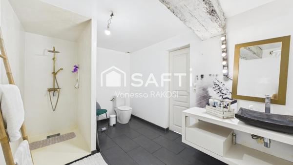 Saint Jean d'Angély, maison de 104 m² , 2 chambres et jardin