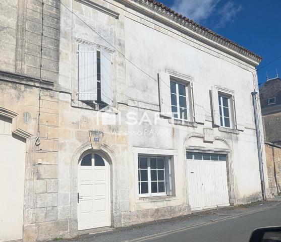 Saint Jean d'Angély, maison de 104 m² , 2 chambres et jardin