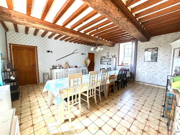 🌿 LES OUBEAUX (14230) – Domaine de charme avec chambres d’hôtes, roulotte et plus de 2,2 hectares