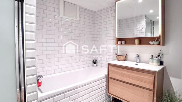 Maison non mitoyenne avec garage jardin et dépendance