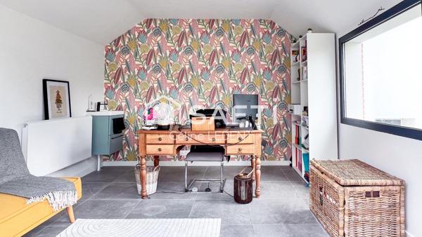 Maison non mitoyenne avec garage jardin et dépendance