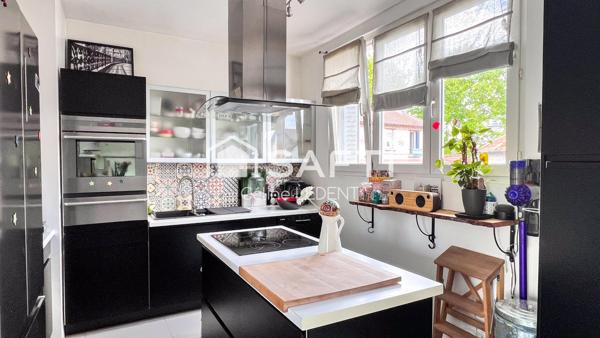 Maison non mitoyenne avec garage jardin et dépendance