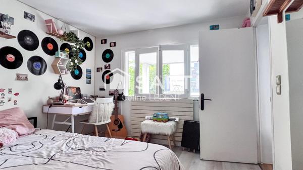 Maison non mitoyenne avec garage jardin et dépendance