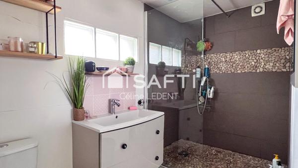 Maison non mitoyenne avec garage jardin et dépendance