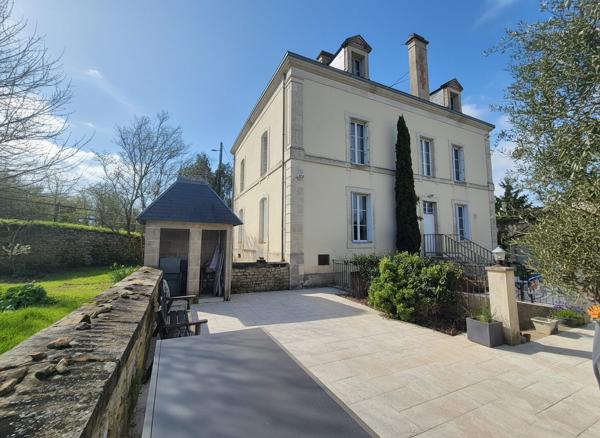 Maison de maître avec boxes à chevaux et terrain de 6 600 m²