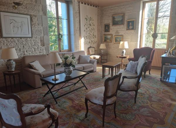 Maison de maître avec boxes à chevaux et terrain de 6 600 m²