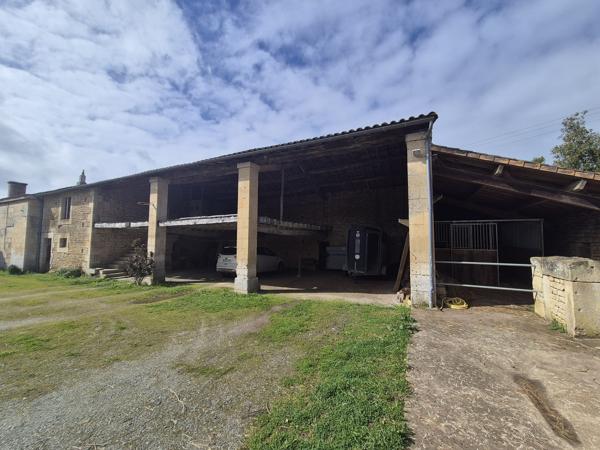 Maison de maître avec boxes à chevaux et terrain de 6 600 m²