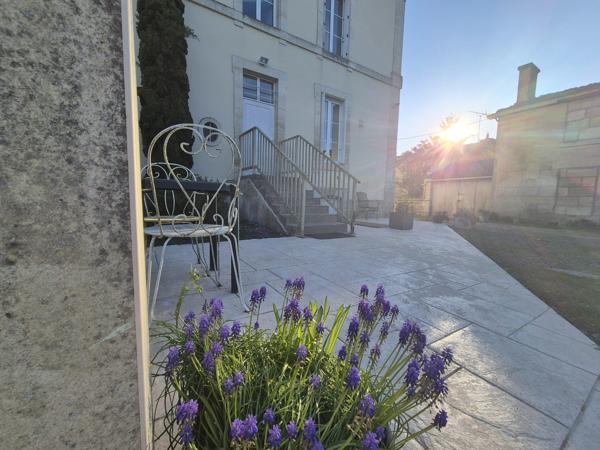 Maison de maître avec boxes à chevaux et terrain de 6 600 m²