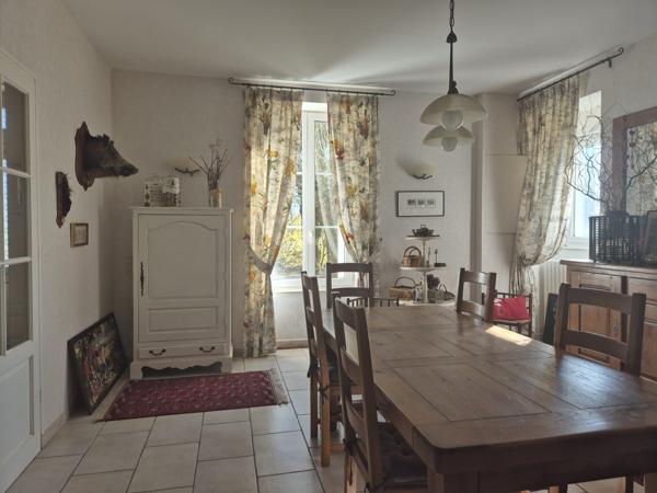 Maison de maître avec boxes à chevaux et terrain de 6 600 m²