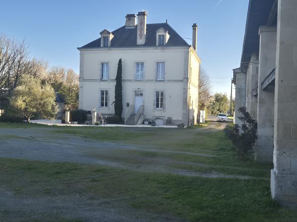 Maison de maître avec boxes à chevaux et terrain de 6 600 m²