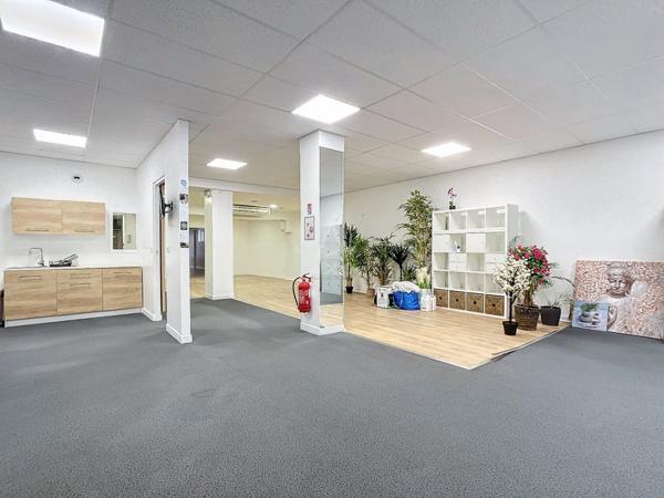 LOCAL ET MURS COMMERCIAUX A CHAMBERY