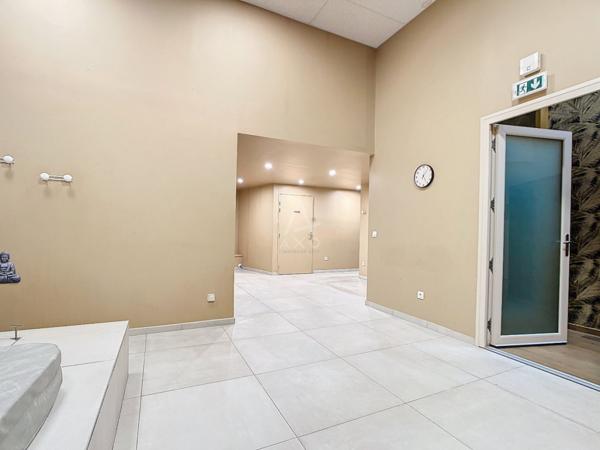 LOCAL ET MURS COMMERCIAUX A CHAMBERY