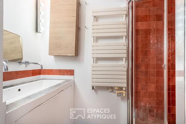 Rez-de-chaussée comme une maison sur cour