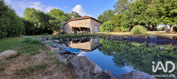 Maison à vendre 8 pièces 175 m² Terres-de-Haute-Charente