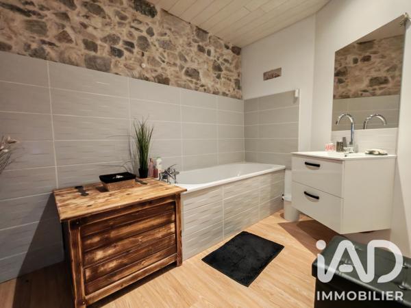 Maison à vendre 8 pièces 175 m² Terres-de-Haute-Charente