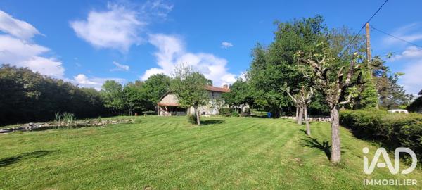 Maison à vendre 8 pièces 175 m² Terres-de-Haute-Charente