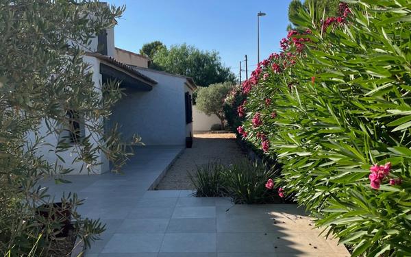 Maison à vendre    4 pièces •  Saint-Cyr-sur-Mer