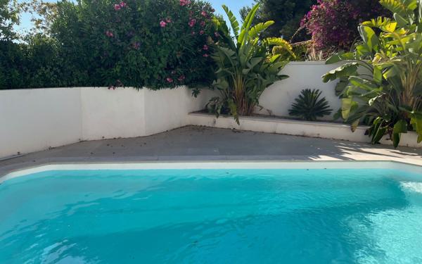 Maison à vendre    4 pièces •  Saint-Cyr-sur-Mer