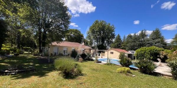 LA COURONNE  - MAISON DE PLAIN PIED AVEC PISCINE - 125 M2