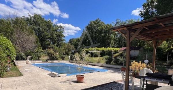 LA COURONNE  - MAISON DE PLAIN PIED AVEC PISCINE - 125 M2