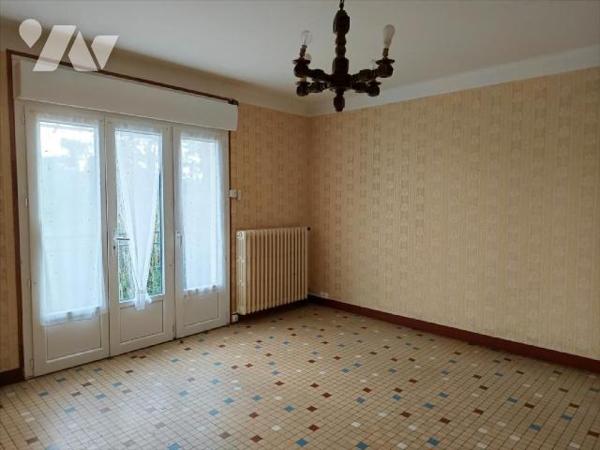 LA GACILLY - 143/178M - A 5mns du centre - Pavillon sur sous sol comprenant R.D.C. surélevé de ...