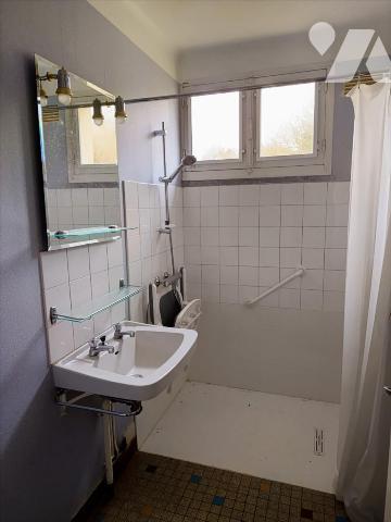 LA GACILLY - 143/178M - A 5mns du centre - Pavillon sur sous sol comprenant R.D.C. surélevé de ...