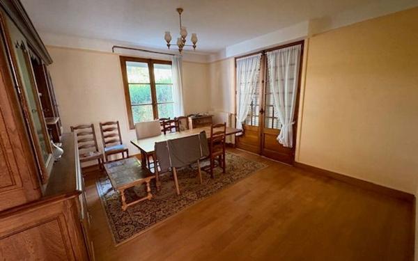 Maison à vendre    5 pièces •  Thésée