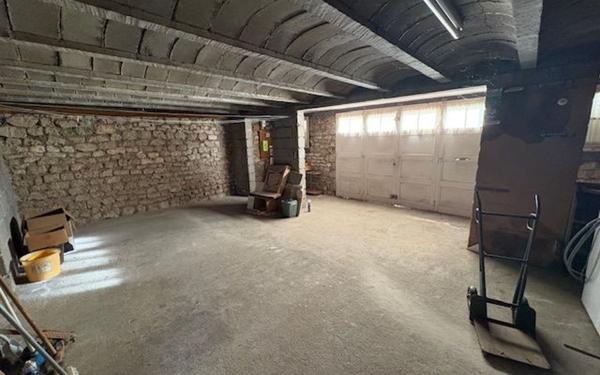 Maison à vendre    5 pièces •  Thésée