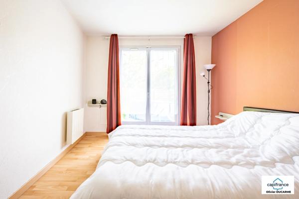 Maison louée à vendre, 6 pièces GENLIS (21) pour investisseur, 4 chambres, terrain arboré et garage