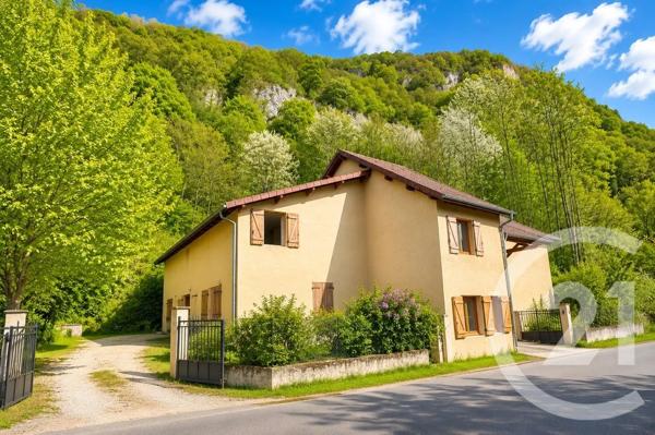 Maison à vendre  5 pièces - 189 m 2   LES AVENIERES VEYRINS THUELLIN  - 38
