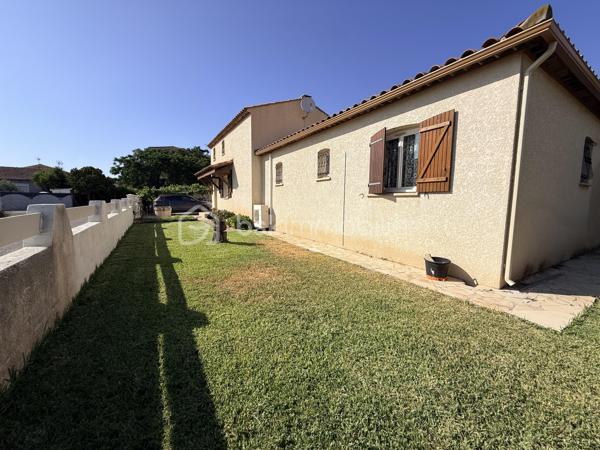 Dans un quartier résidentiel calme et recherché de Frontignan, découvrez cette villa construite en 1997, développant environ 137 m² habitables sur une parcelle de 654 m². Elle offre un cadre de vie agréable, des volumes généreux et des prestations fonctionnelles, adaptées à une vie de famille.
La pièce de vie d'environ 41 m², lumineuse et ouverte sur une cuisine aménagée et équipée, constitue le cœur de la maison. Les espaces sont bien distribués et permettent de profiter pleinement de la lumière naturelle tout au long de la journée.
L'espace nuit se compose de trois chambres, complétées par une mezzanine pouvant accueillir un bureau, une bibliothèque ou un espace détente. La maison est équipée d'une climatisation réversible dans l'ensemble des pièces, assurant un confort optimal en toute saison.
À l'extérieur, le jardin clos et arboré offre plusieurs espaces de vie : une terrasse, une cuisine d'été avec son barbecue maçonné, un potager ainsi qu'un garage d'environ 29 m². L'ensemble bénéficie d'un environnement paisible, tout en restant à proximité des commerces, des écoles et des principaux axes.
Une maison entretenue avec soin, offrant de belles possibilités d'aménagement et un cadre de vie recherché sur le secteur.
Pour toute information complémentaire ou pour organiser une visite, je reste à votre disposition.