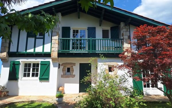 Maison à vendre    9 pièces •  Hasparren