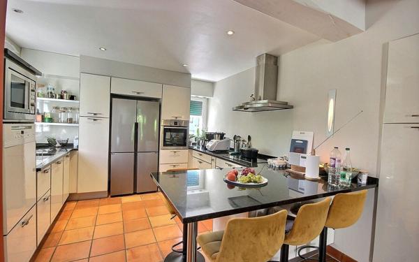 Maison à vendre    9 pièces •  Hasparren