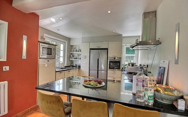 Maison à vendre    9 pièces •  Hasparren