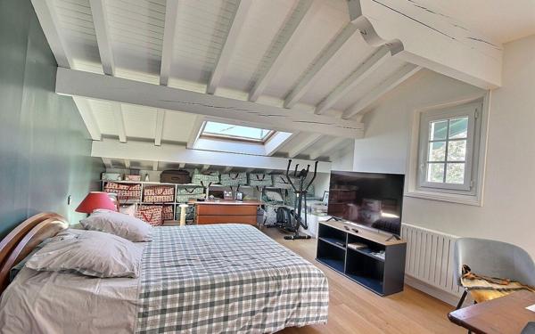 Maison à vendre    9 pièces •  Hasparren