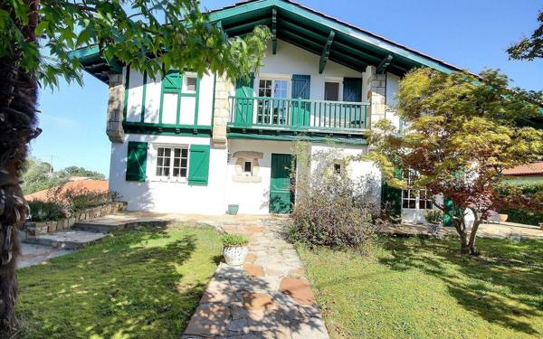 Maison à vendre    9 pièces •  Hasparren