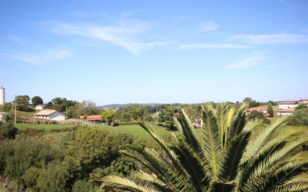 Maison à vendre    9 pièces •  Hasparren