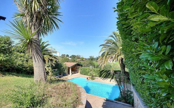 Maison à vendre    9 pièces •  Hasparren