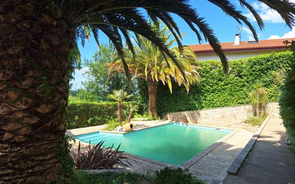 Maison à vendre    9 pièces •  Hasparren