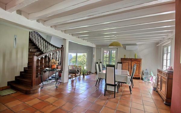 Maison à vendre    9 pièces •  Hasparren