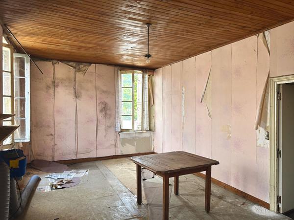 Immeuble avec local commercial et logement