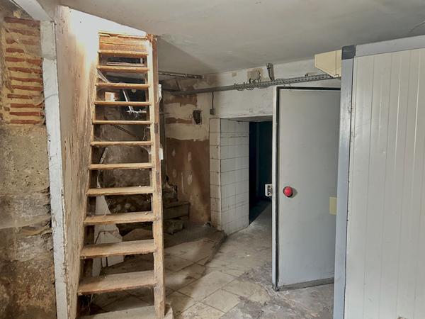 Immeuble avec local commercial et logement