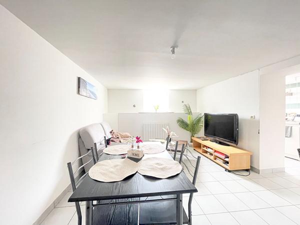 BORDEAUX - Limite TALENCE- Appartement 2 pièces en souplex - 36m2 - Immeuble en pierres