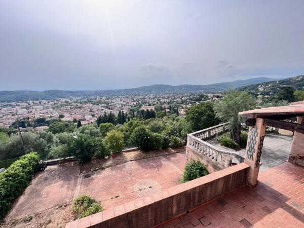 Villa à redécorer avec vue dominante – Draguignan
